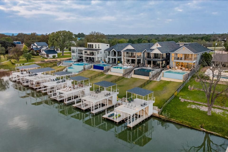 Sunset Oaks I with Concierge Services House in Kingsland