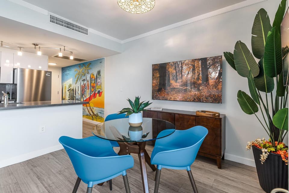 Elegant 2BR Condo at Hotel Arya Full Kitchen Wraparound Views 2 Parking Spots Apartment in Coconut Grove