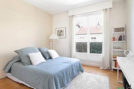 Lovely apartment with views of Eiffel Tower Apartment in Paris