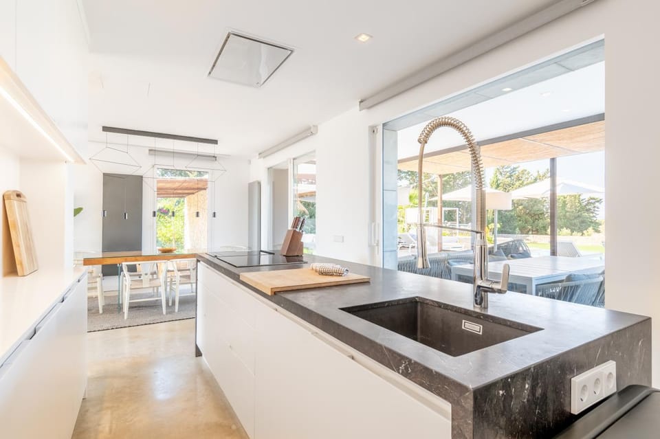 Kitchen or kitchenette, Living room
