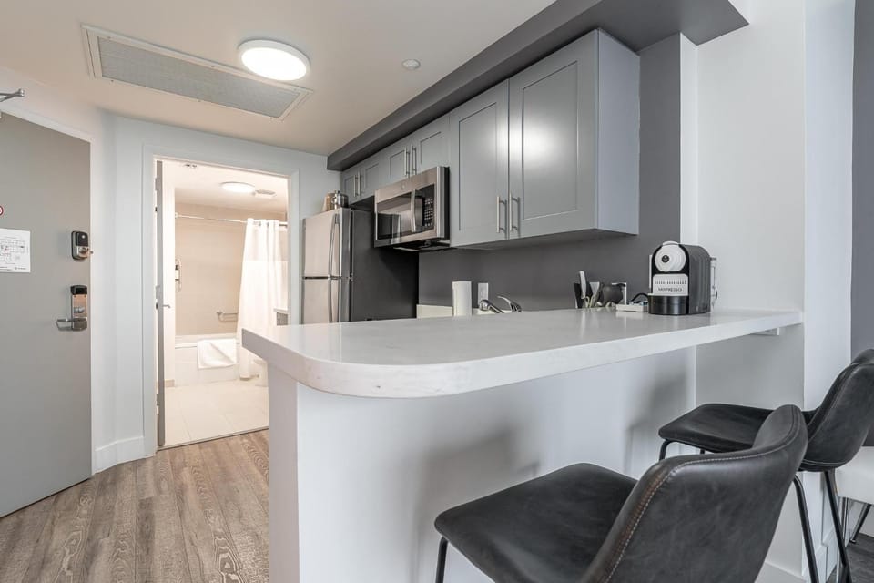 Connected Hotel Arya Studios 2 Beds 2 Baths Kitchen Free 2 Car Parking Apartment in Coconut Grove