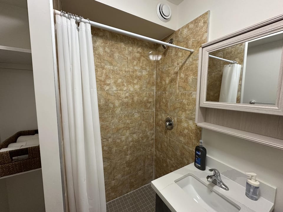 Shower, Bathroom, towels