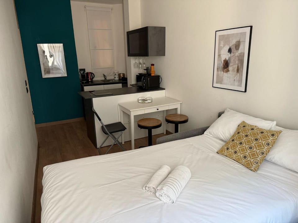 Kitchen or kitchenette, Living room
