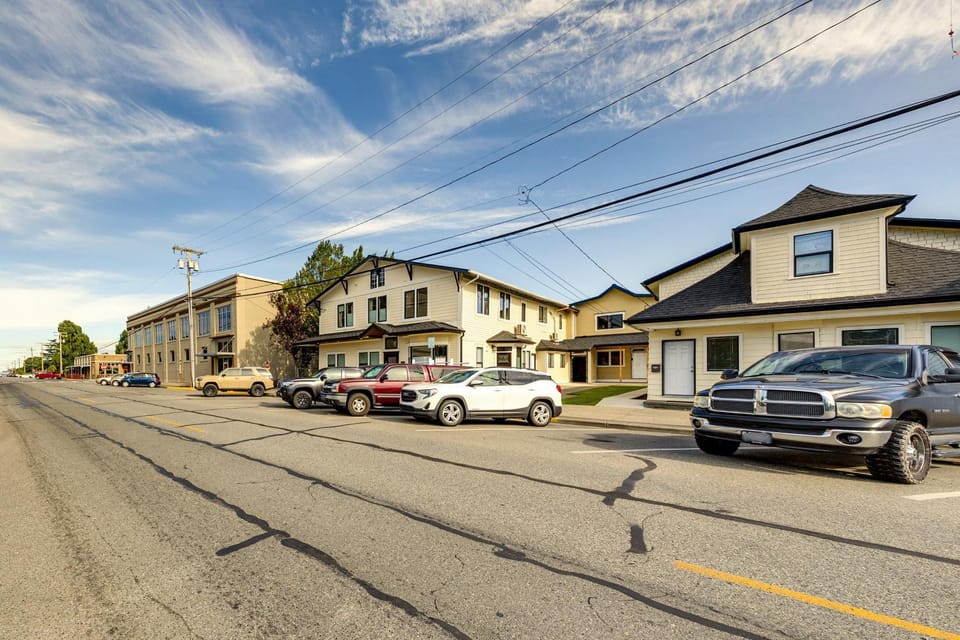 Walk to Beach Historic Downtown Anacortes Studio Apartment in Anacortes