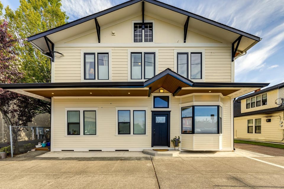 Walk to Beach Historic Downtown Anacortes Studio Apartment in Anacortes