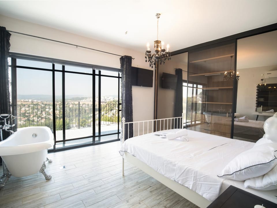 Bed, View (from property/room), Balcony/Terrace, Living room, Bedroom, Bath, towels