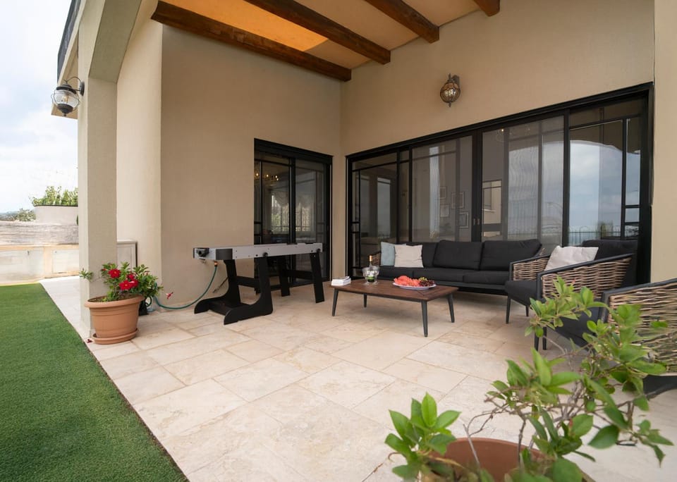 Patio, Day, Garden, View (from property/room), Balcony/Terrace, Seating area, Garden view, sunbed