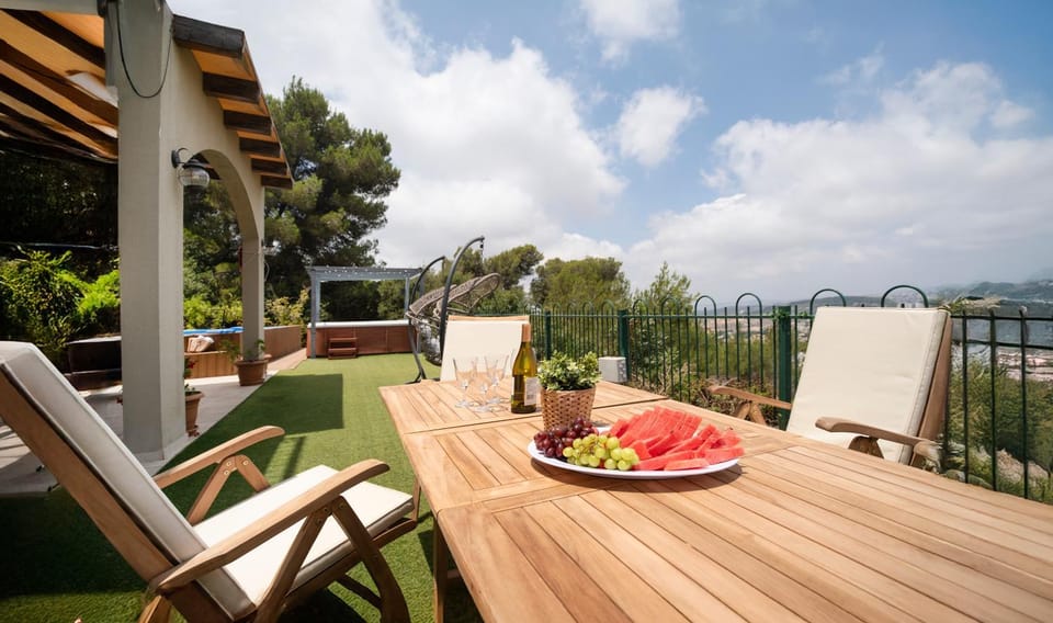 Patio, Spring, Day, Natural landscape, Garden, View (from property/room), Balcony/Terrace, Food and drinks, Dining area, Food, Garden view, Mountain view, Drinks, Alcoholic drinks, sunbed