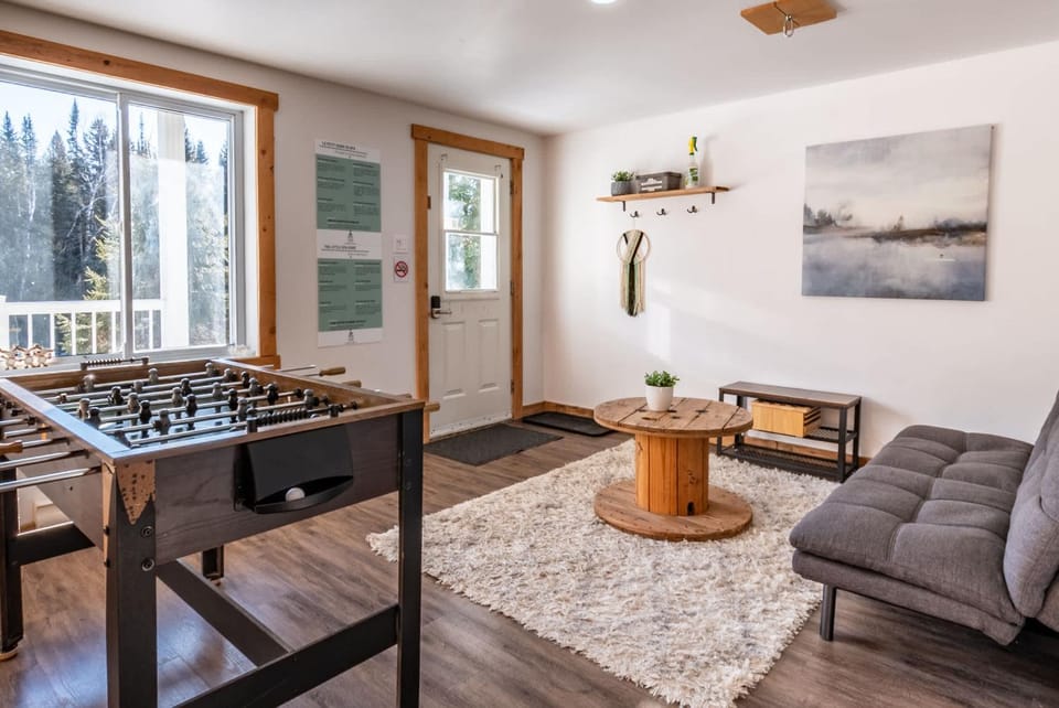 Chalet du Loup - Spa & Game room Chalet in Saint-Alexis-des-Monts