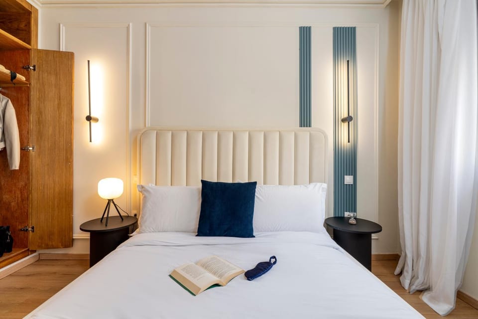 Bed, Bedroom, towels, wardrobe