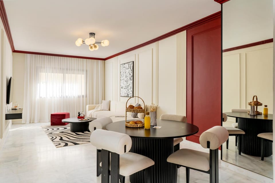 TV and multimedia, Living room, Seating area, Dining area