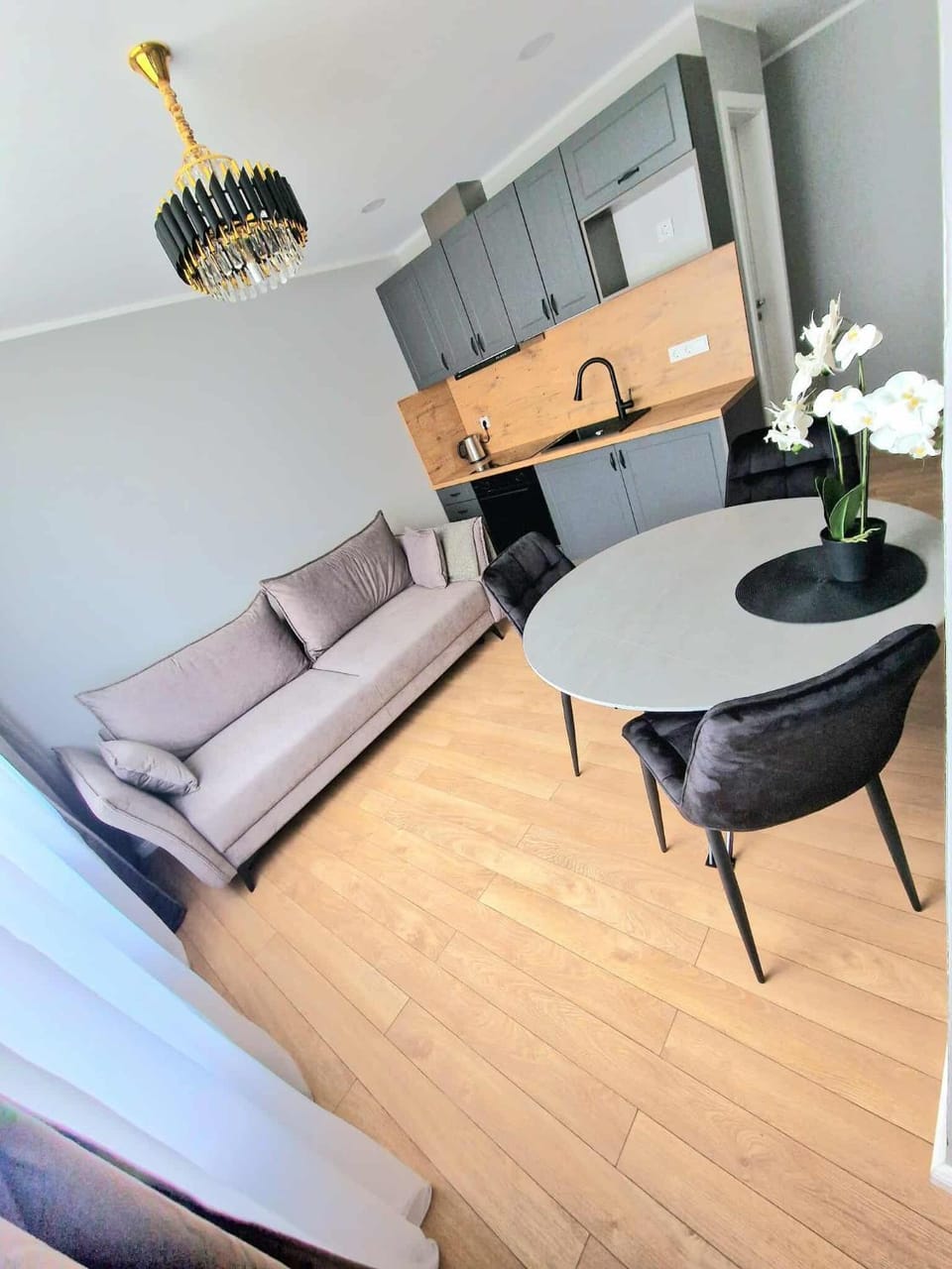 Kitchen or kitchenette, Living room, Seating area, Dining area