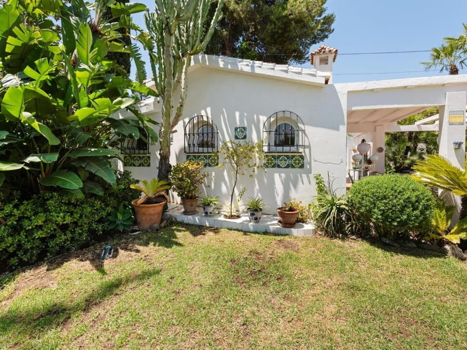 Villa Sophora - 5 Minutes from Puerto Banus Villa in Marbella