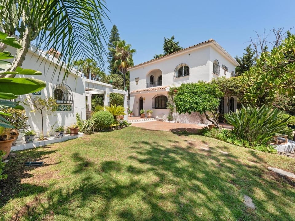 Villa Sophora - 5 Minutes from Puerto Banus Villa in Marbella