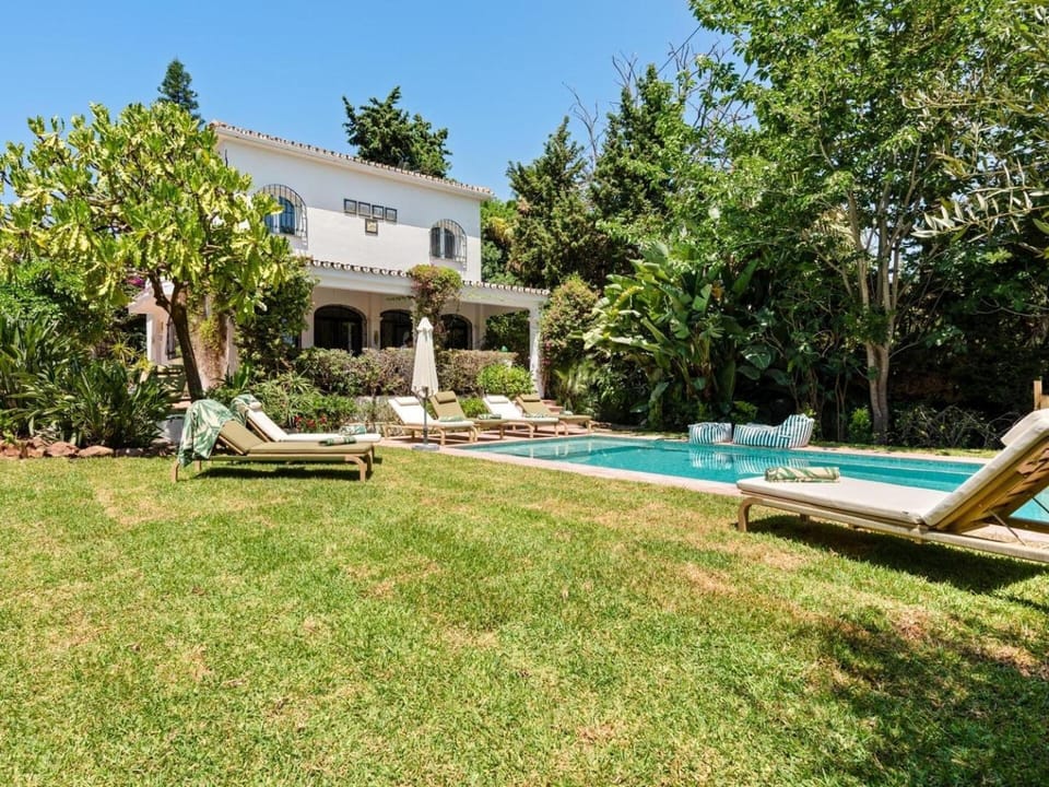 Villa Sophora - 5 Minutes from Puerto Banus Villa in Marbella