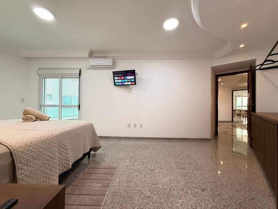 Bed, TV and multimedia, Photo of the whole room, Bedroom, air conditioner