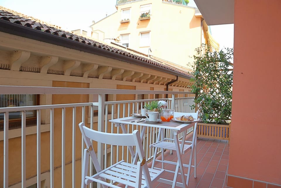 Balcony/Terrace, City view, Buffet breakfast, Italian breakfast