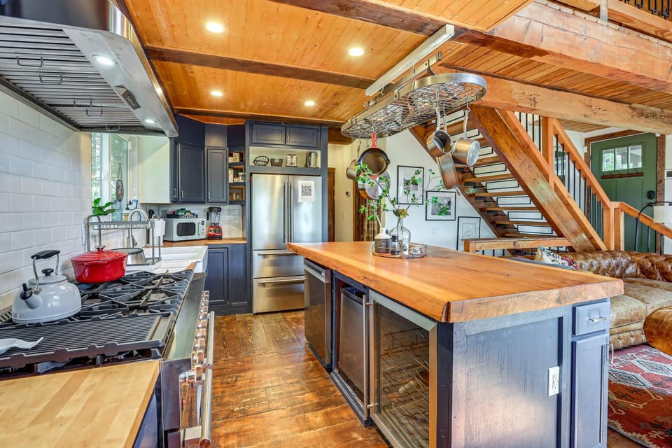 3 Mi to Lake Arrowhead Village: Dog-Friendly Cabin Cabin in Lake Arrowhead