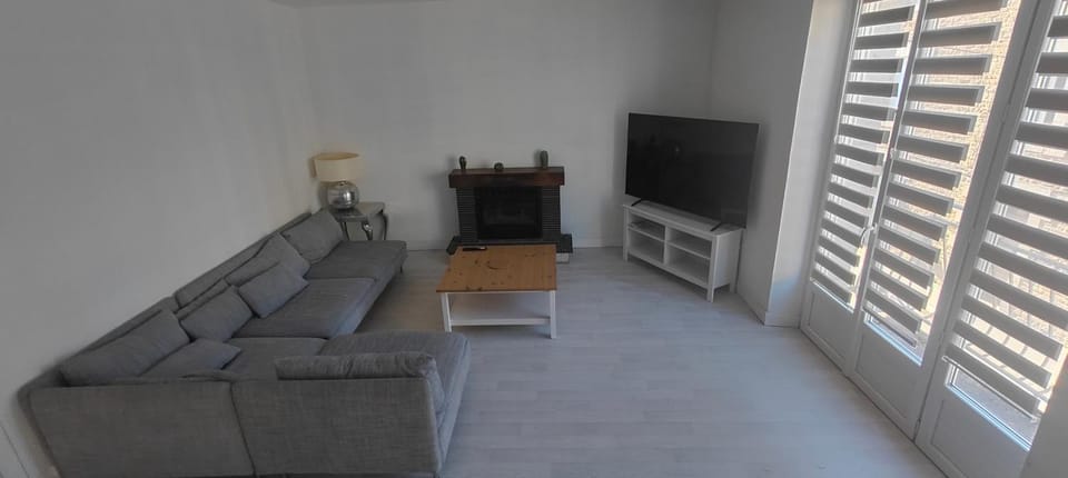 logement familial spacieux, 2 chambres , grand salon Apartment in Fougères