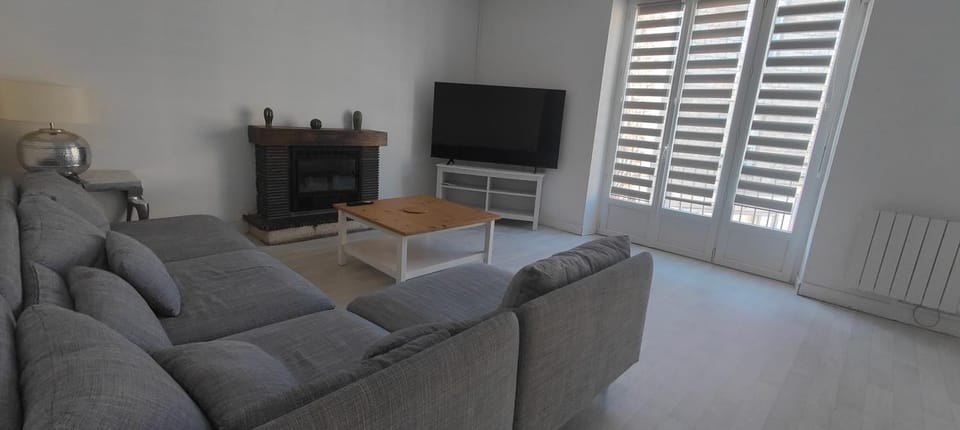 logement familial spacieux, 2 chambres , grand salon Apartment in Fougères