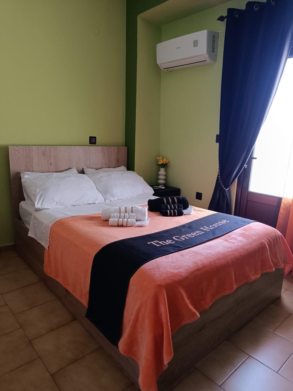 Bed, Bedroom, air conditioner