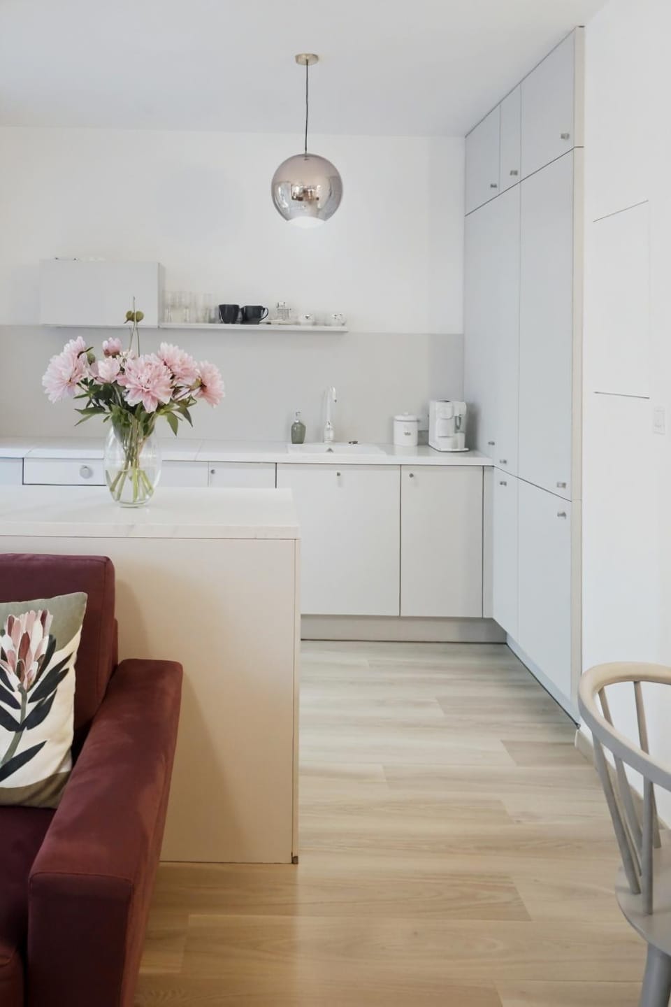Kitchen or kitchenette, Seating area, Dining area