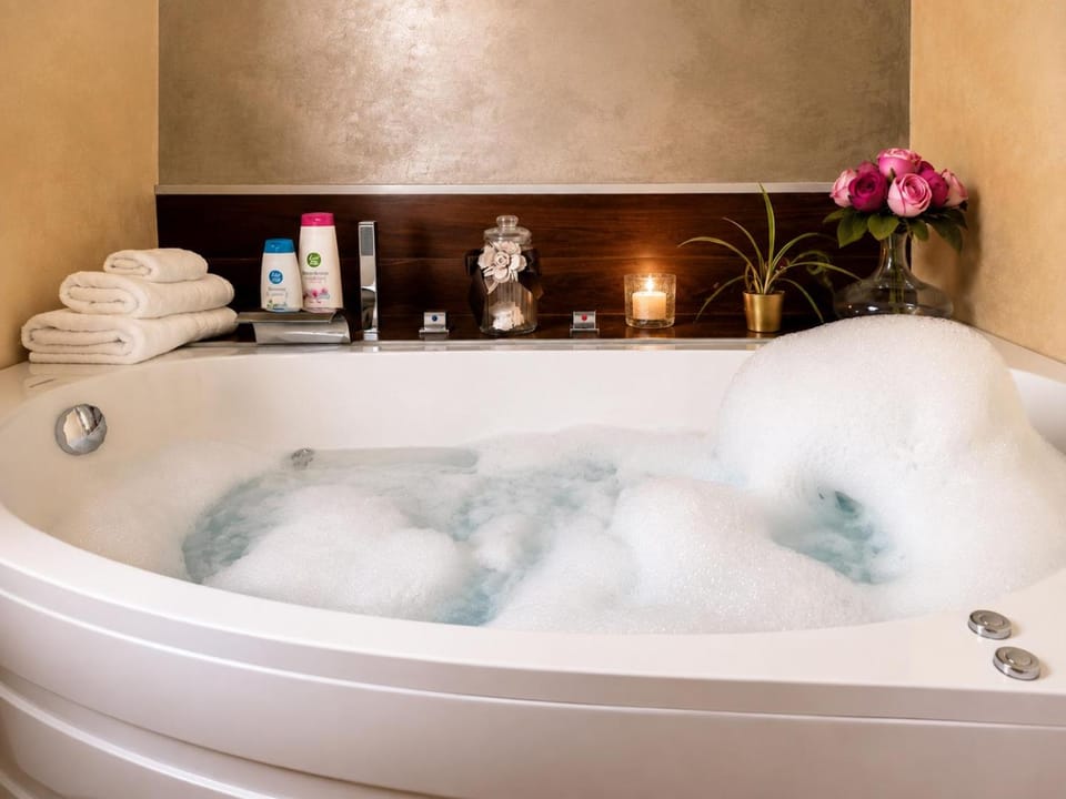 Hot Tub, Bathroom
