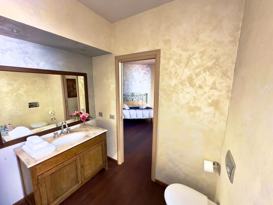 Toilet, Bed, Bathroom, Photo of the whole room, Bedroom, towels