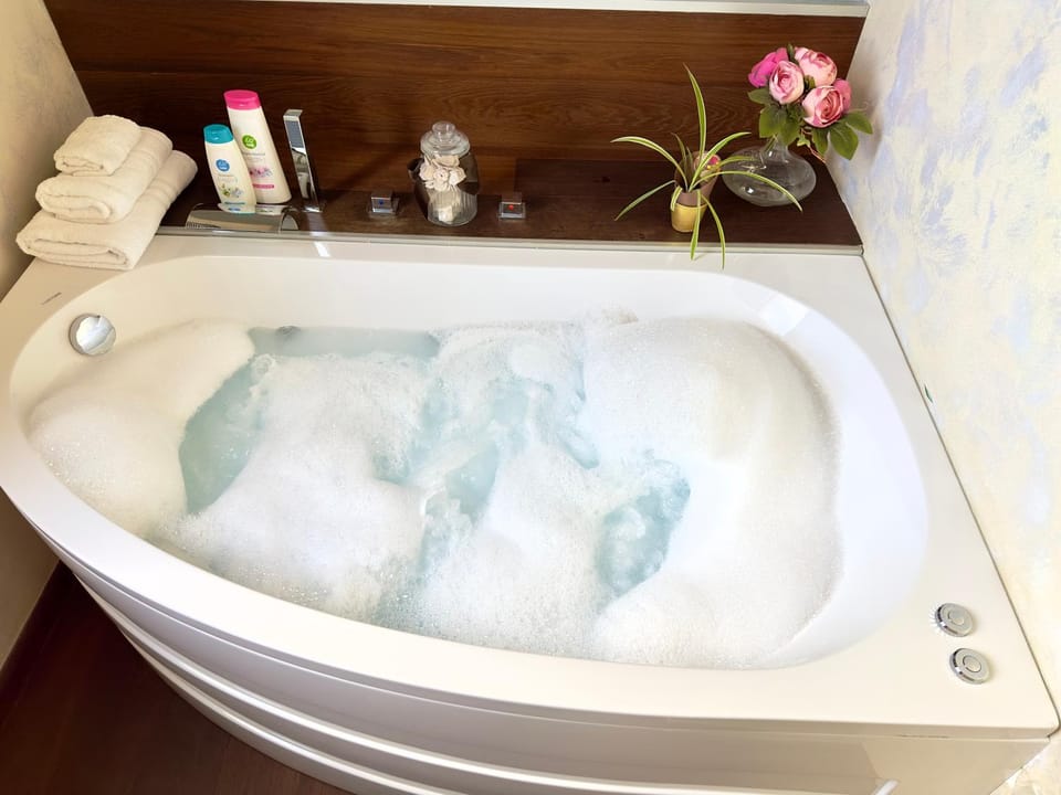Hot Tub, Bathroom, towels