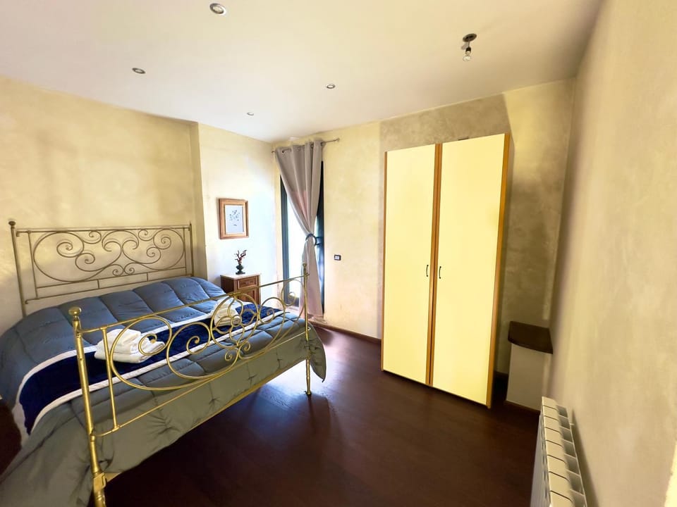 Bed, Photo of the whole room, Bedroom, wardrobe