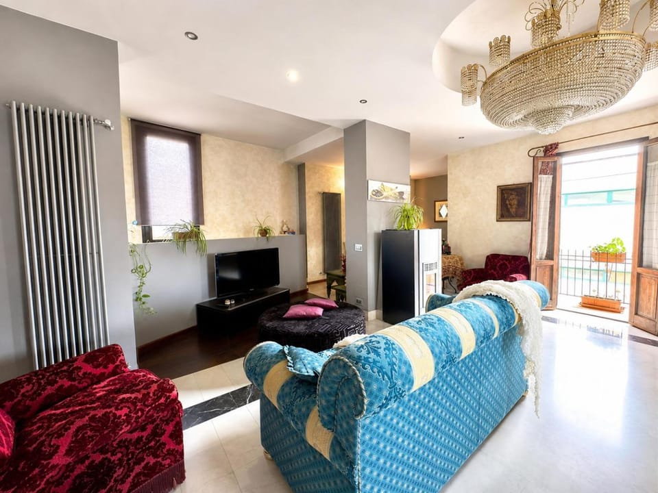Communal lounge/ TV room, TV and multimedia, Living room