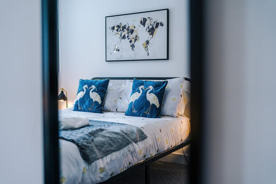 Bed, Decorative detail, Bedroom, towels