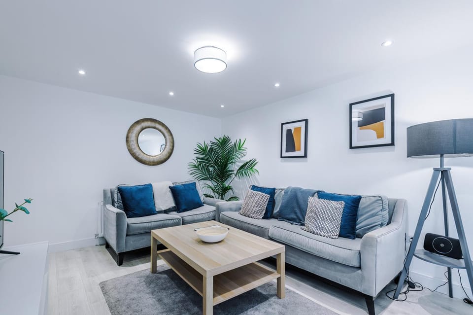 TV and multimedia, Living room, Decorative detail, Seating area