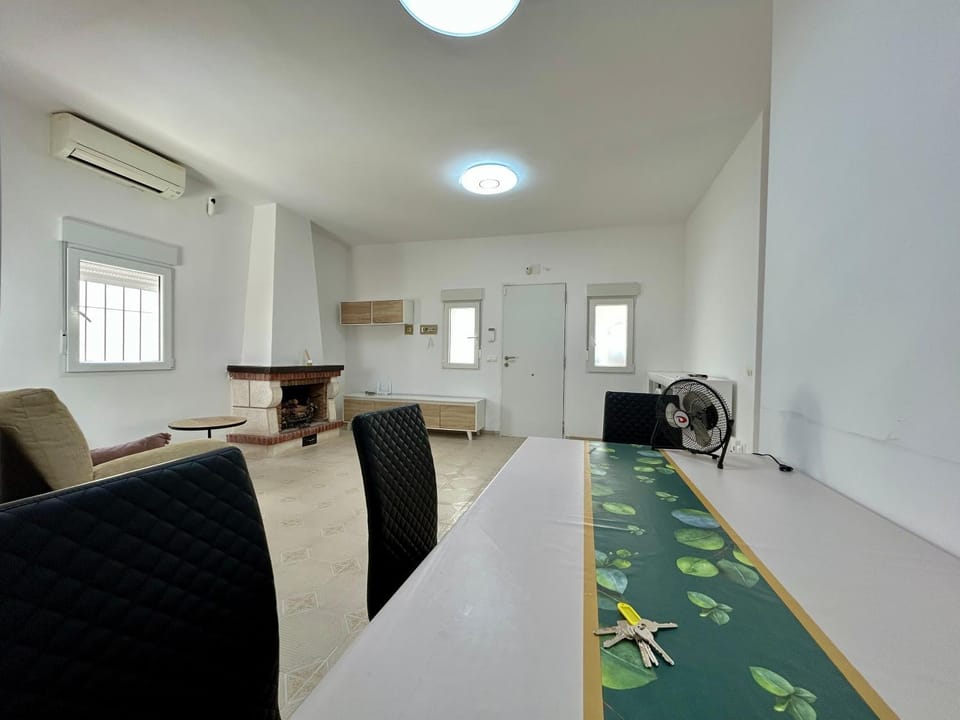 Villa with Pool, Chill-Out & BBQ House in Torrevieja