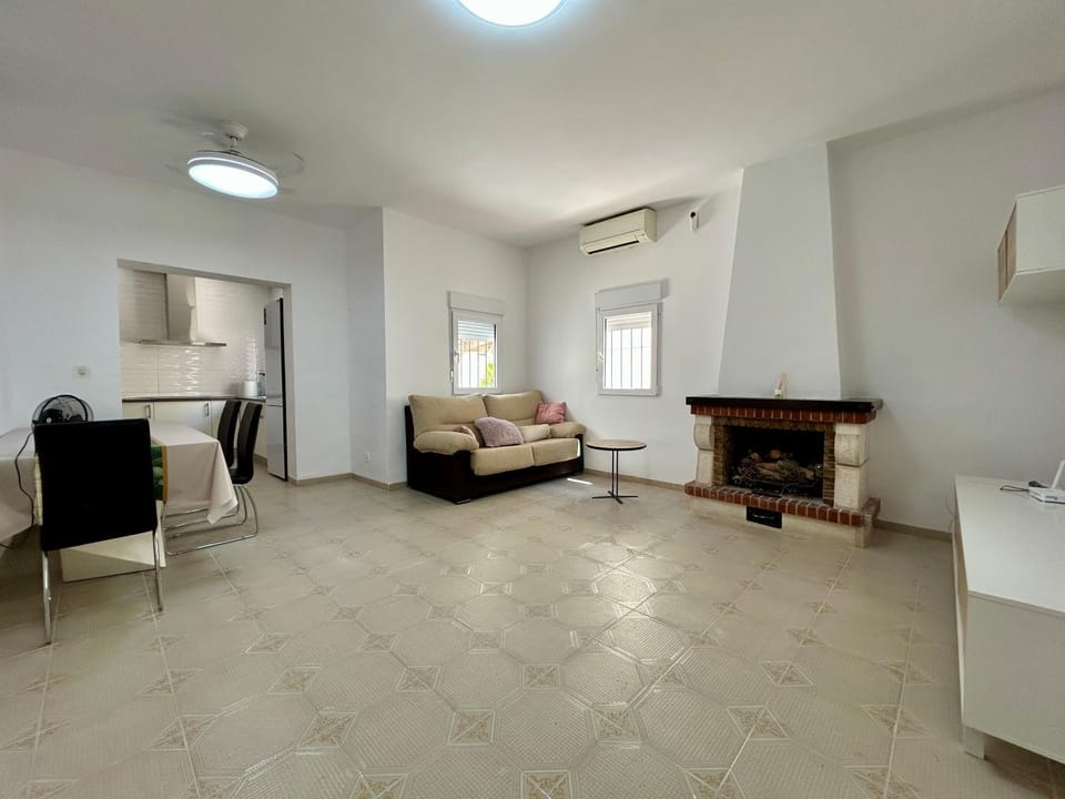 Villa with Pool, Chill-Out & BBQ House in Torrevieja