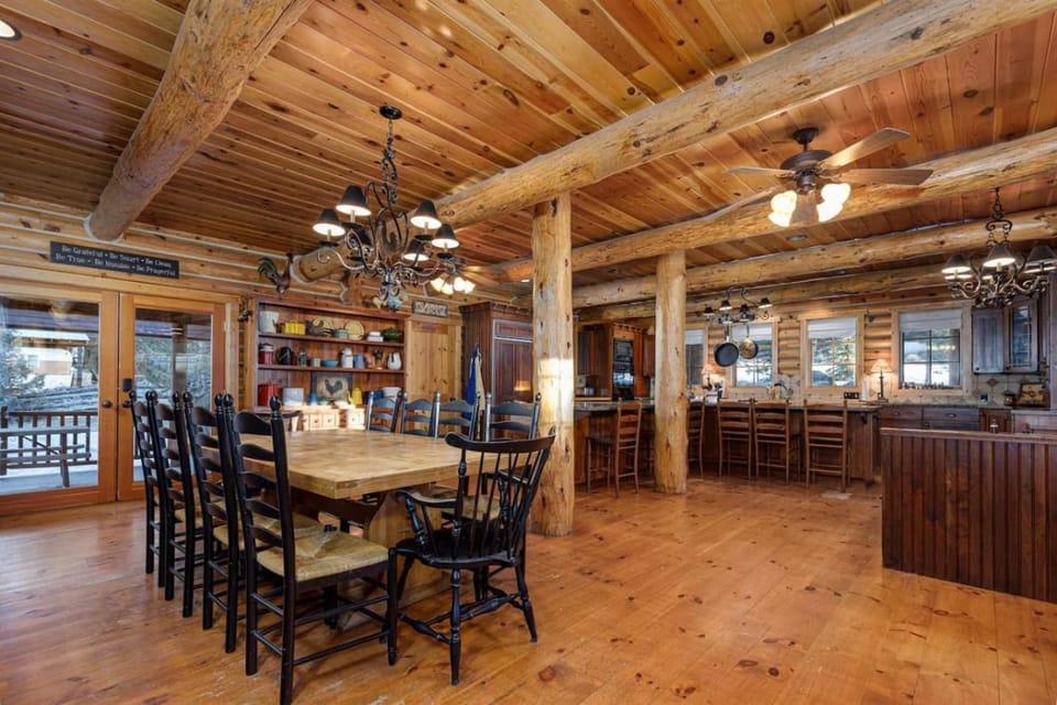 Mammoth Creek Luxury Retreat near Zion and Bryce C House in Mammoth Creek