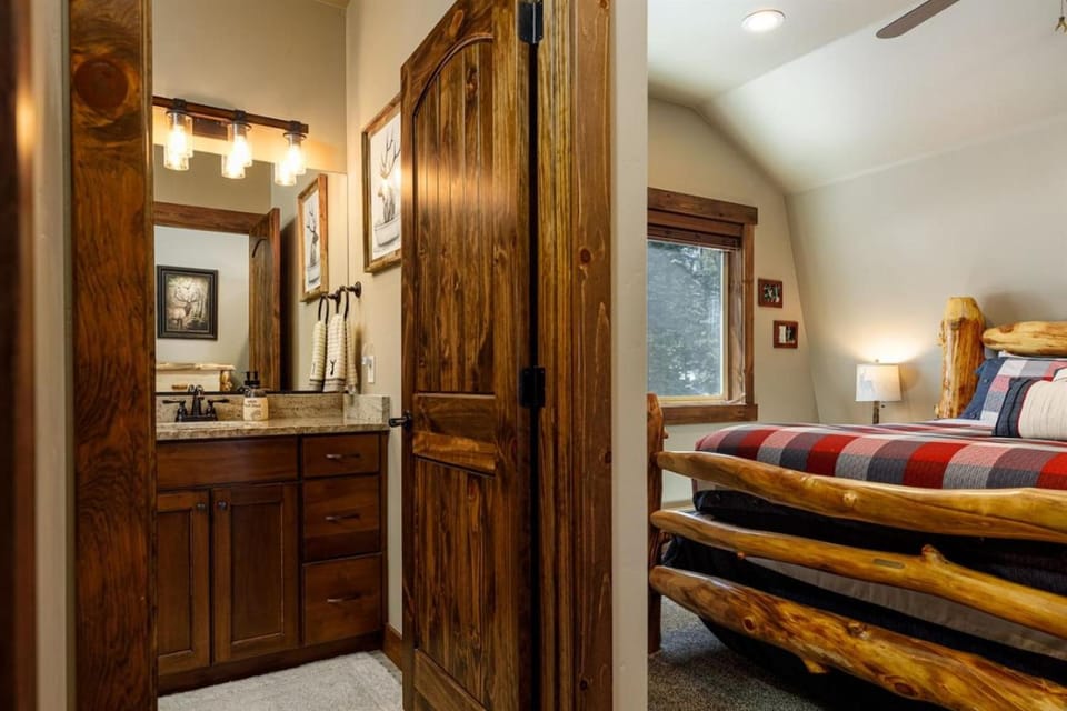 The Knotty Pine Cabin Cabin in Utah