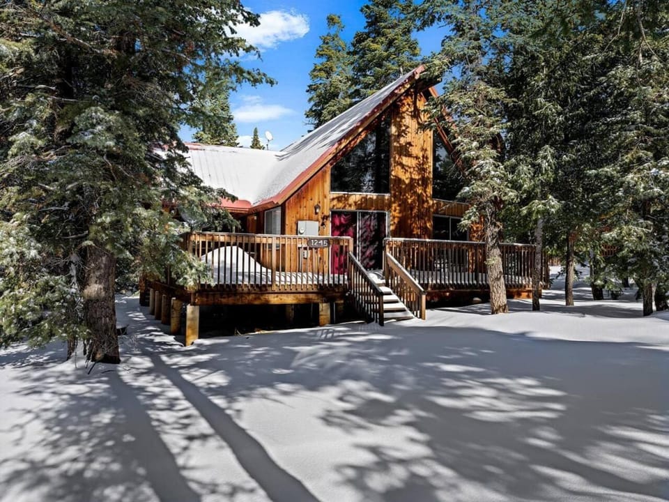 Cozy Bear Cabin in Duck Creek Cabin in Utah