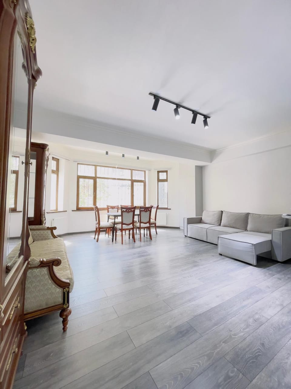 - Daniels Suite - City Center - Spacious Apartment in Europe