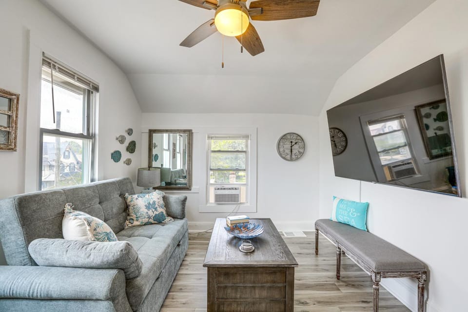 Stroll to Ocean Grove Boardwalk & Beach: Sleek Apt Apartment in Ocean Grove