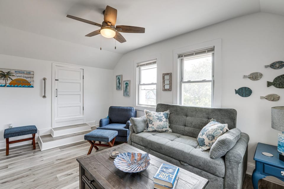 Stroll to Ocean Grove Boardwalk & Beach: Sleek Apt Apartment in Ocean Grove