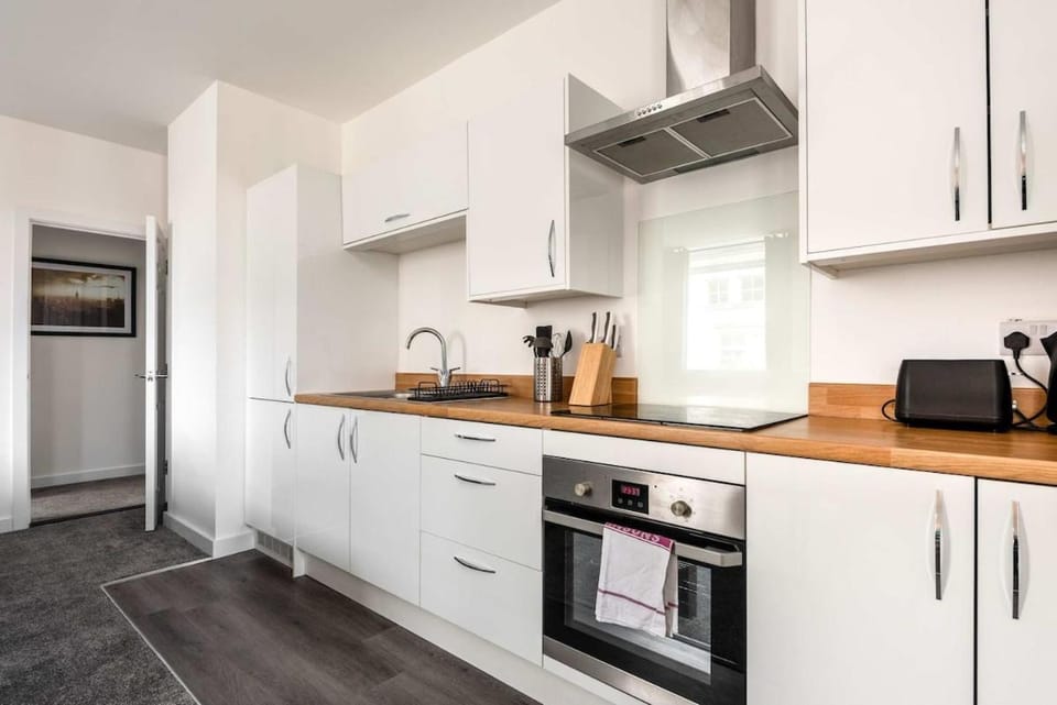Hull City Centre Sleeps 4 Free Parking Apartment in Hull