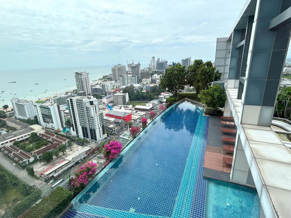 Property building, Natural landscape, Bird's eye view, City view, Pool view, Sea view, Parking