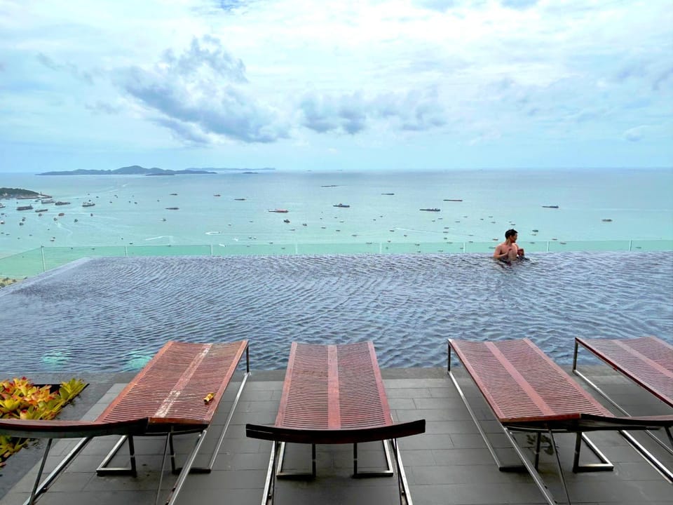 Day, People, Natural landscape, Sea view, group of guests, sunbed