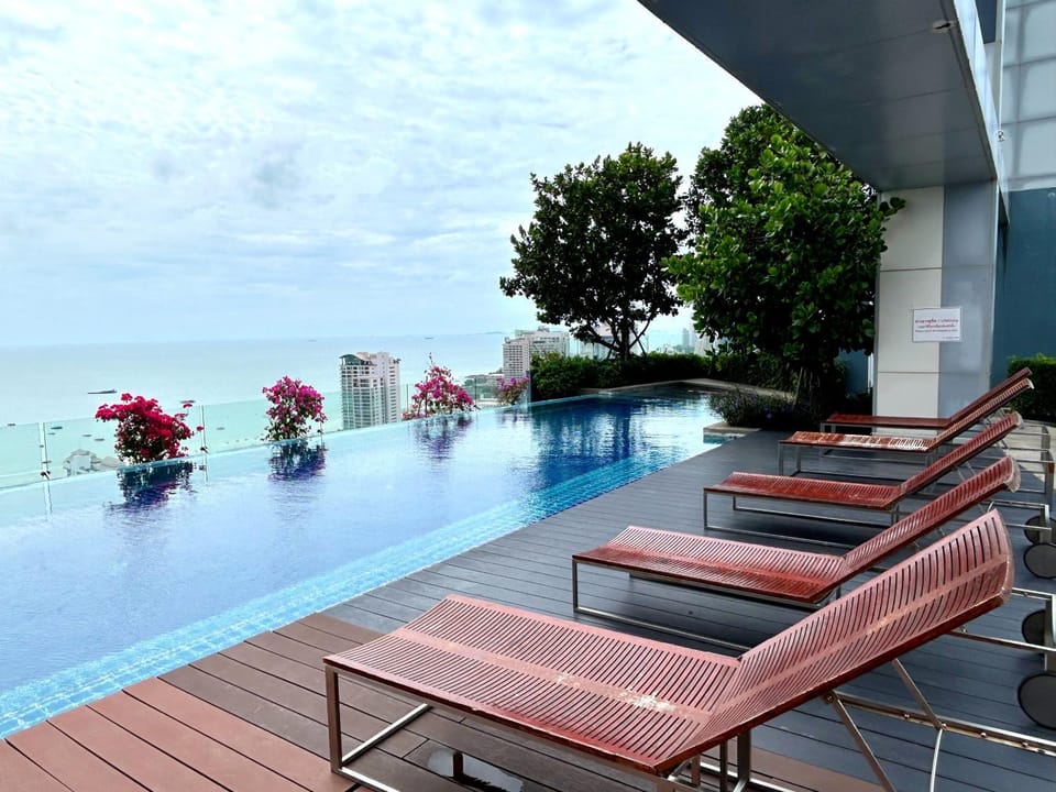 Natural landscape, View (from property/room), Balcony/Terrace, Pool view, Sea view, sunbed
