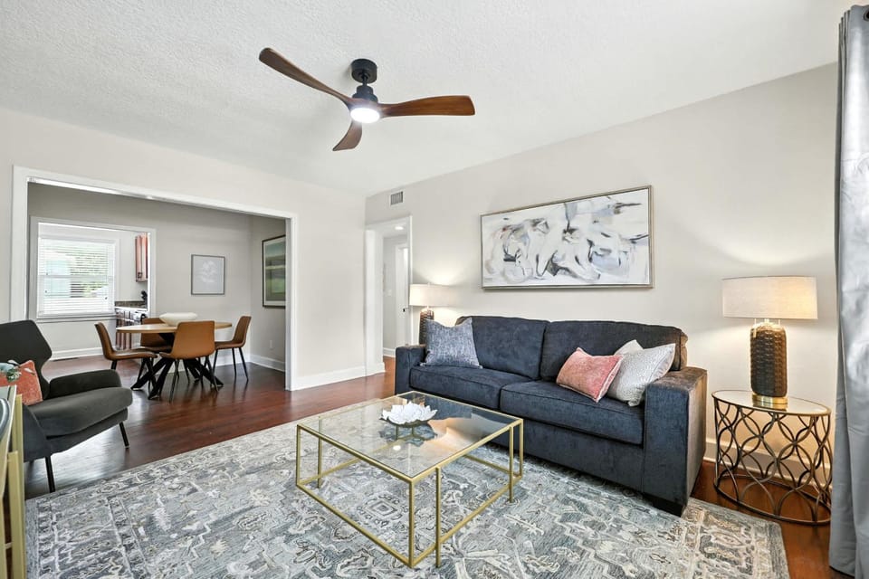 Sleek 2 BR Condo - 2 block from San Marco Apartment in Jacksonville