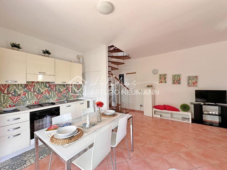 Kitchen or kitchenette, Living room, Seating area, Dining area, oven, pet friendly, stove