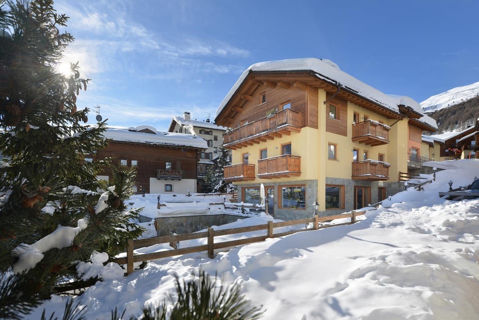 Property building, Day, Winter
