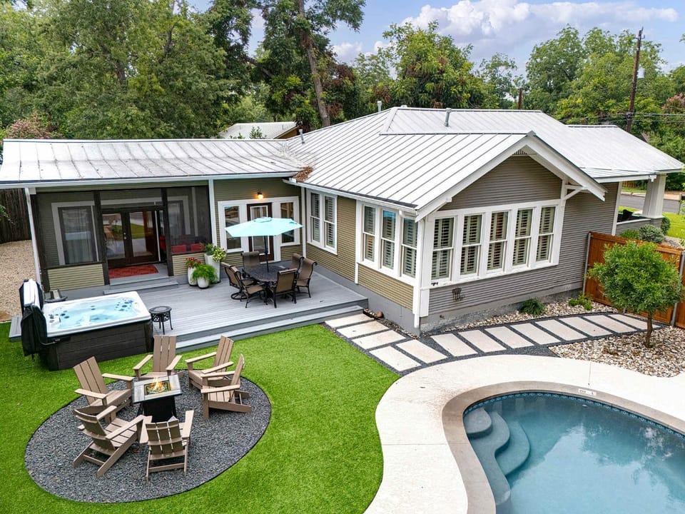Maverick's Manor - Hot tub Pool Fire Pit House in Fredericksburg