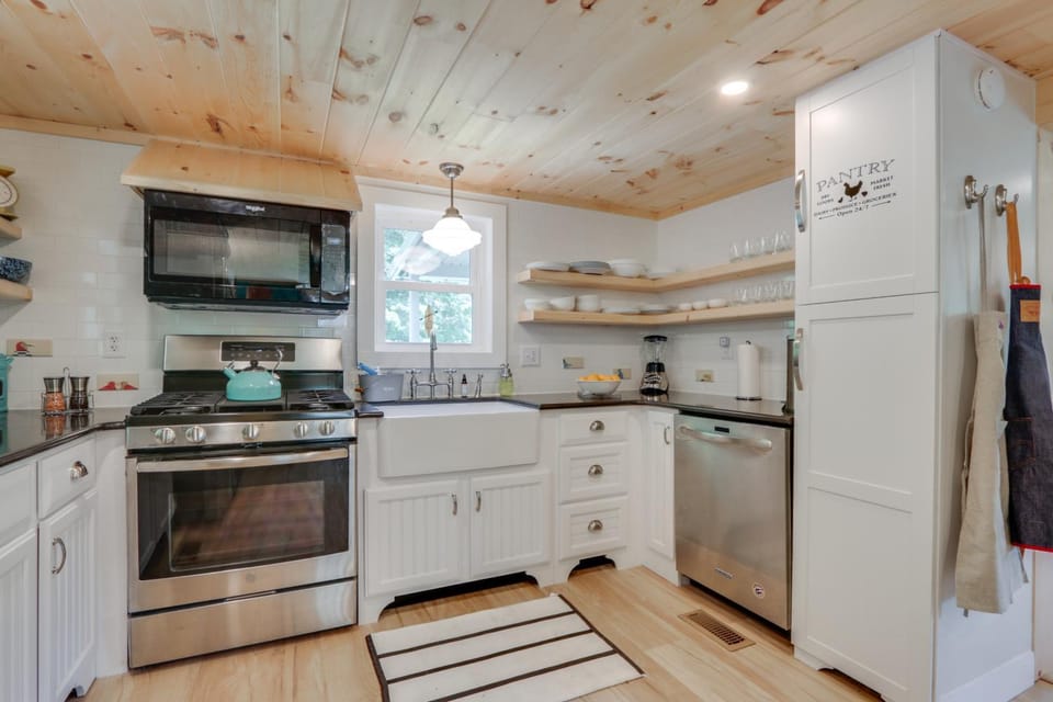 River Views & Boat Launch Access: Huntingdon Home House in Allegheny River